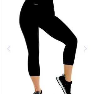 KDeer capri in black